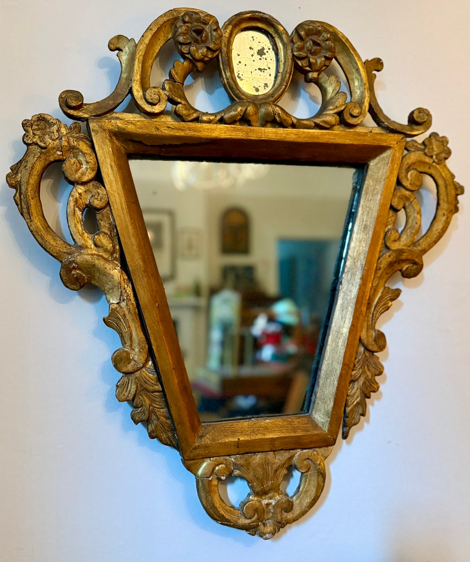 18th century Italian carved giltwood mirror