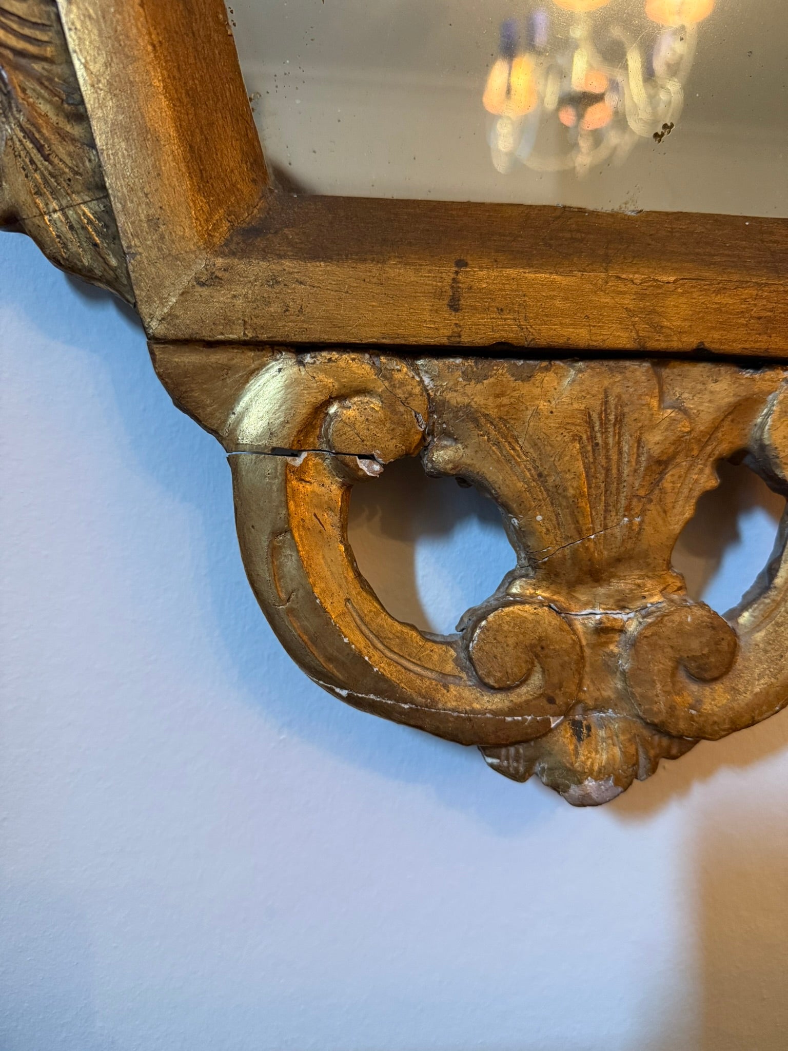 18th century Italian carved giltwood mirror