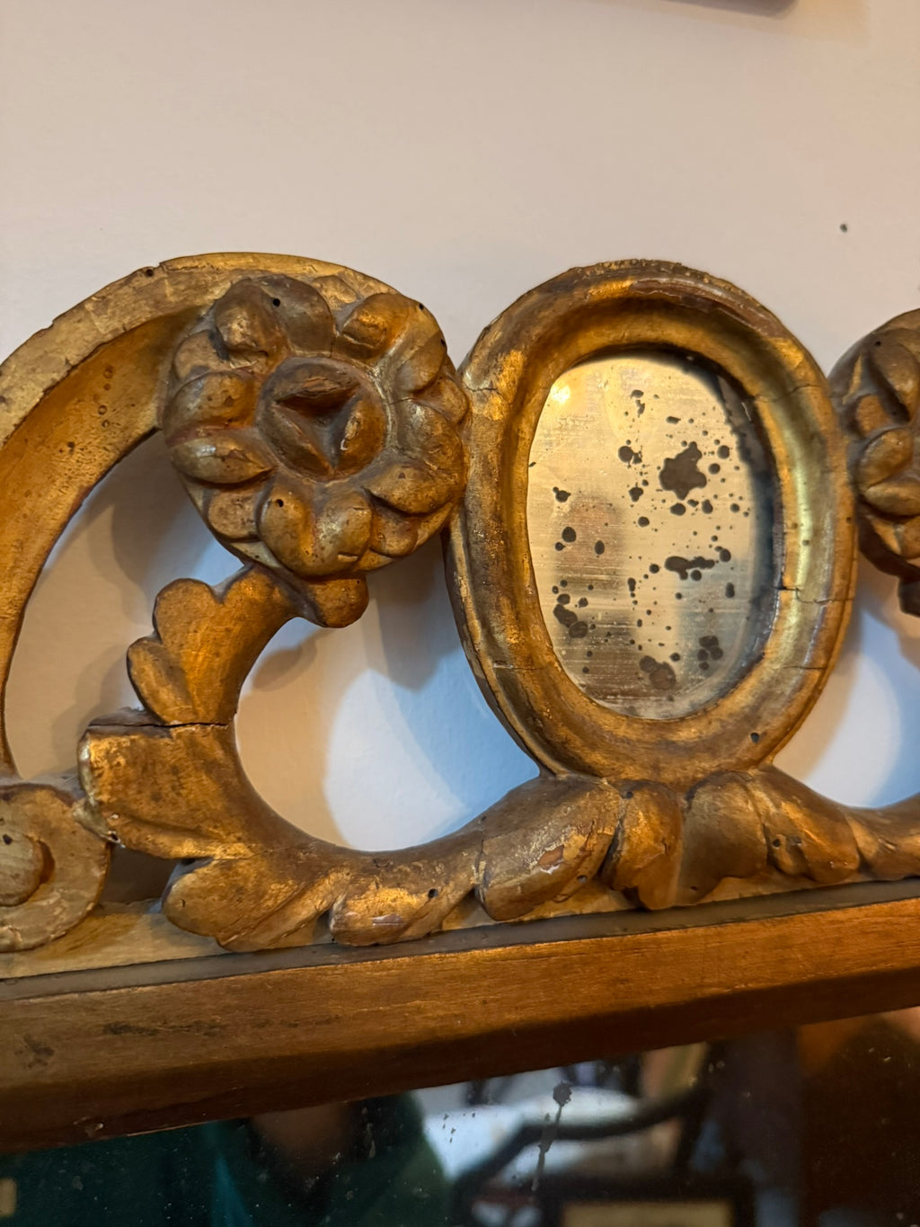 18th century Italian carved giltwood mirror