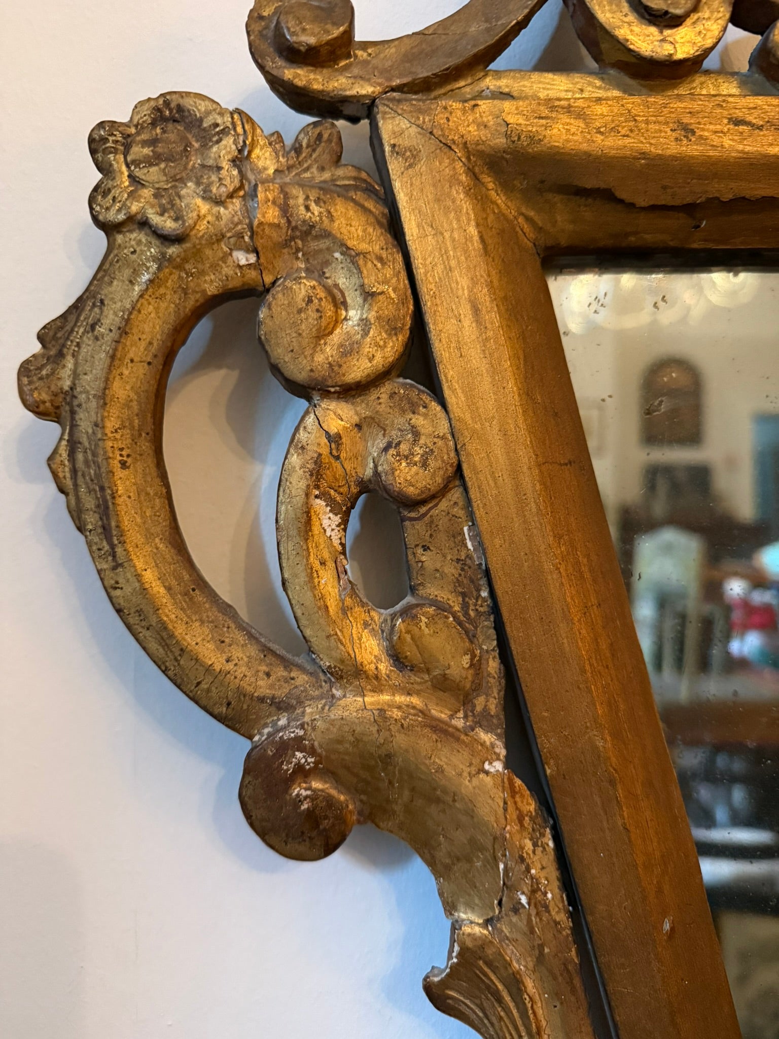 18th century Italian carved giltwood mirror