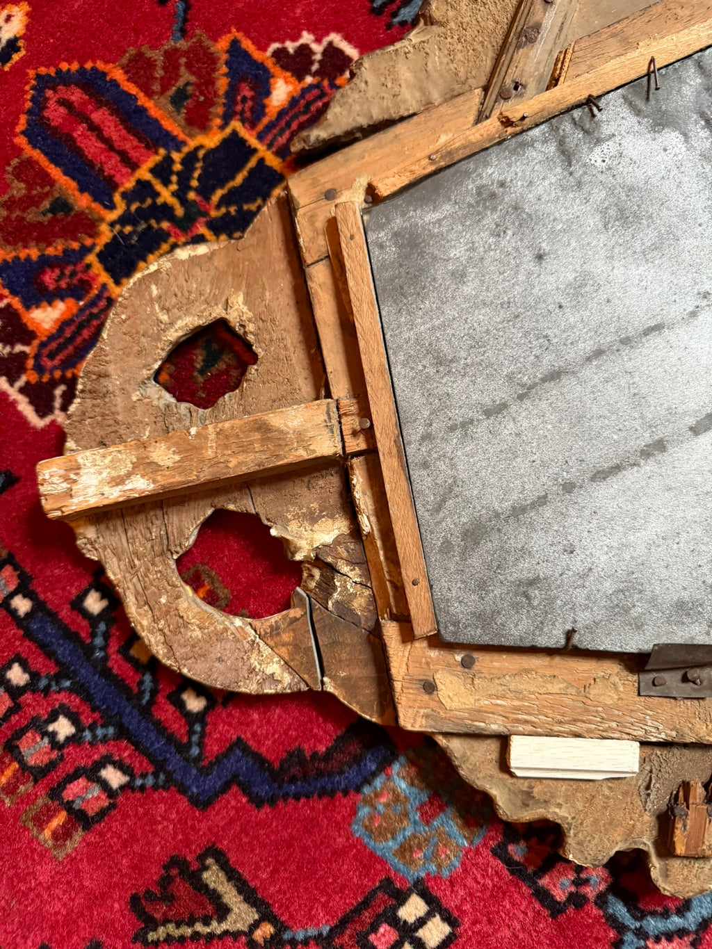 18th century Italian carved giltwood mirror